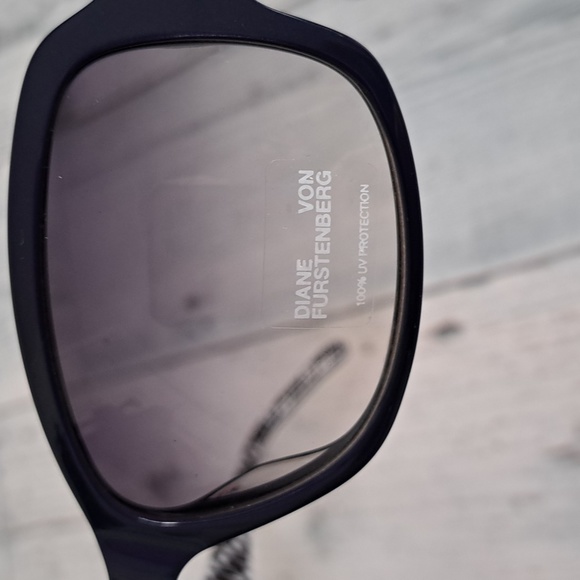 Diane von Furstenberg Sara Navy - Picture 7 of 10